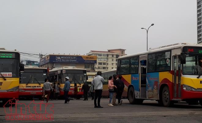 Ngày cuối cùng của kỳ nghỉ Tết, các tuyến đường xung quanh bến xe Mỹ Đình không ùn ứ ảnh 5